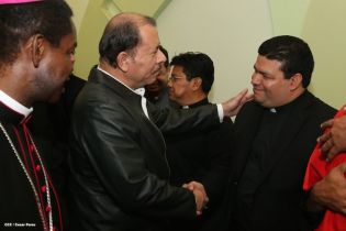 Presidente Daniel y Compañera Rosario reciben a Su Eminencia Cardenal Leopoldo Brenes