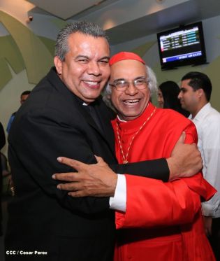 Presidente Daniel y Compañera Rosario reciben a Su Eminencia Cardenal Leopoldo Brenes