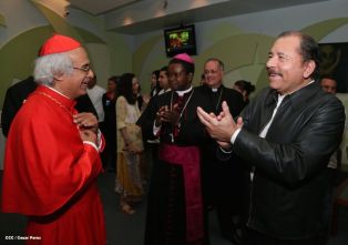Presidente Daniel y Compañera Rosario reciben a Su Eminencia Cardenal Leopoldo Brenes