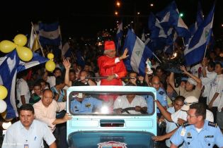 Presidente Daniel y Compañera Rosario reciben a Su Eminencia Cardenal Leopoldo Brenes