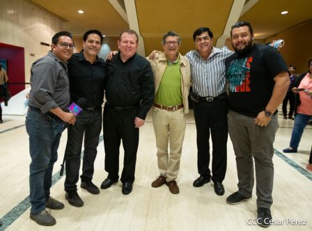 ¡Nicaragua libre y luminosa! Cantata en homenaje al Comandante Carlos Fonseca