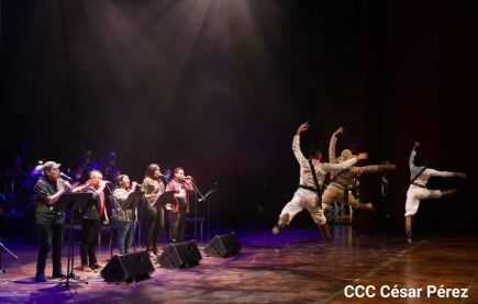 ¡Nicaragua libre y luminosa! Cantata en homenaje al Comandante Carlos Fonseca
