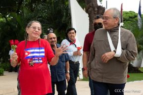 Ofrendas florales en el 85 aniversario del natalicio del Comandante Carlos Fonseca Amador