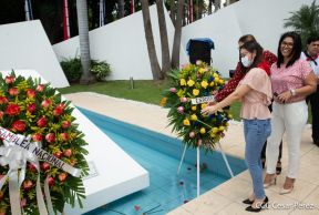 Ofrendas florales en el 85 aniversario del natalicio del Comandante Carlos Fonseca Amador