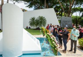 Ofrendas florales en el 85 aniversario del natalicio del Comandante Carlos Fonseca Amador