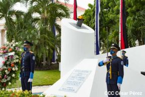 Ofrendas florales en el 85 aniversario del natalicio del Comandante Carlos Fonseca Amador