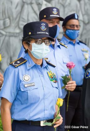 Ofrendas florales en el 85 aniversario del natalicio del Comandante Carlos Fonseca Amador