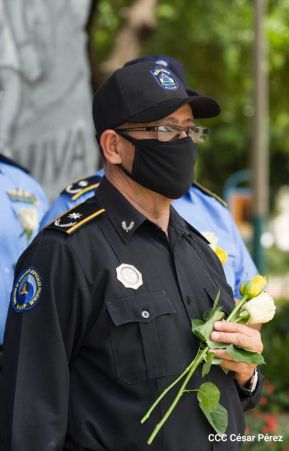 Ofrendas florales en el 85 aniversario del natalicio del Comandante Carlos Fonseca Amador