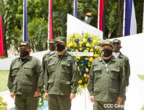Ofrendas florales en el 85 aniversario del natalicio del Comandante Carlos Fonseca Amador
