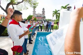 Ofrendas florales en el 85 aniversario del natalicio del Comandante Carlos Fonseca Amador