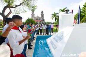 Ofrendas florales en el 85 aniversario del natalicio del Comandante Carlos Fonseca Amador