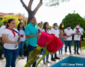 Ofrendas florales en el 85 aniversario del natalicio del Comandante Carlos Fonseca Amador