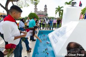 Ofrendas florales en el 85 aniversario del natalicio del Comandante Carlos Fonseca Amador