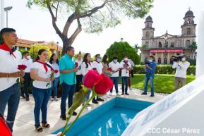 Ofrendas florales en el 85 aniversario del natalicio del Comandante Carlos Fonseca Amador
