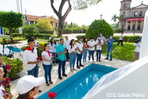 Ofrendas florales en el 85 aniversario del natalicio del Comandante Carlos Fonseca Amador