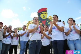 Daniel y Rosario rinden homenaje a Chávez
