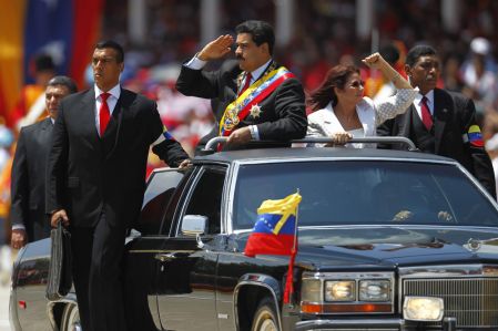 Desfile cívico-militar en honor al primer aniversario del tránsito a la inmortalidad de Chávez