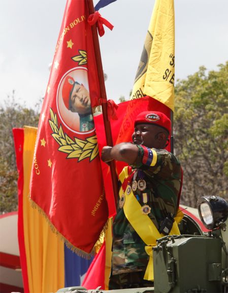 Desfile cívico-militar en honor al primer aniversario del tránsito a la inmortalidad de Chávez