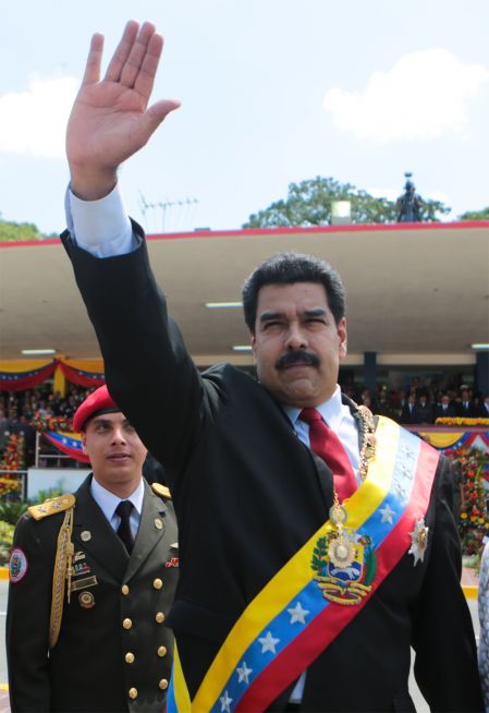 Desfile cívico-militar en honor al primer aniversario del tránsito a la inmortalidad de Chávez