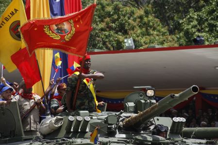 Desfile cívico-militar en honor al primer aniversario del tránsito a la inmortalidad de Chávez