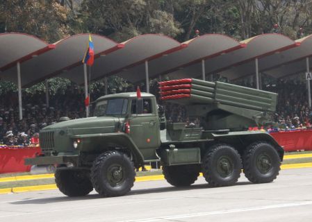 Desfile cívico-militar en honor al primer aniversario del tránsito a la inmortalidad de Chávez