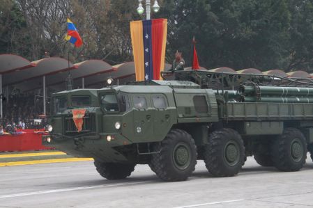 Desfile cívico-militar en honor al primer aniversario del tránsito a la inmortalidad de Chávez
