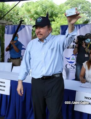 Presidente Daniel Ortega y Compañera Rosario Murillo participan en Verificación Ciudadana