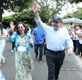 Presidente Daniel Ortega y Compañera Rosario Murillo participan en Verificación Ciudadana