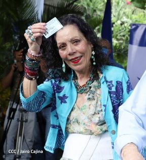 Presidente Daniel Ortega y Compañera Rosario Murillo participan en Verificación Ciudadana