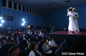 "ES Arte Moda, Diseño y Muralismo"