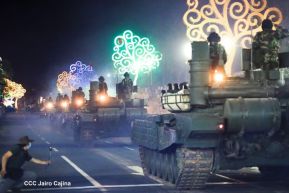 Desfile Pueblo-Ejército conmemorando 42 Años de Amor a la Patria