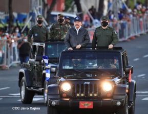 Desfile Pueblo-Ejército conmemorando 42 Años de Amor a la Patria