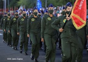 Desfile Pueblo-Ejército conmemorando 42 Años de Amor a la Patria