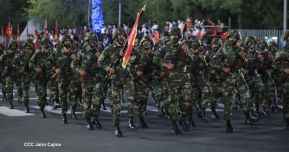 Desfile Pueblo-Ejército conmemorando 42 Años de Amor a la Patria