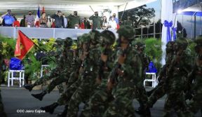 Desfile Pueblo-Ejército conmemorando 42 Años de Amor a la Patria