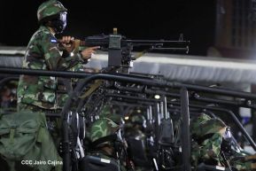 Desfile Pueblo-Ejército conmemorando 42 Años de Amor a la Patria