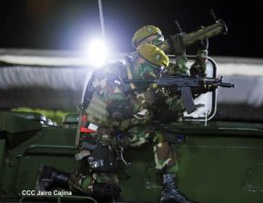 Desfile Pueblo-Ejército conmemorando 42 Años de Amor a la Patria