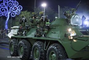 Desfile Pueblo-Ejército conmemorando 42 Años de Amor a la Patria