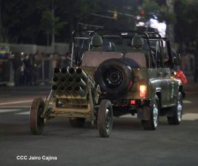 Desfile Pueblo-Ejército conmemorando 42 Años de Amor a la Patria