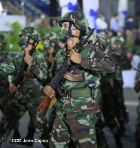 Desfile Pueblo-Ejército conmemorando 42 Años de Amor a la Patria
