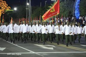 Desfile Pueblo-Ejército conmemorando 42 Años de Amor a la Patria