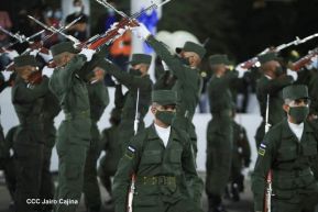 Desfile Pueblo-Ejército conmemorando 42 Años de Amor a la Patria