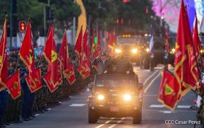 Desfile Pueblo-Ejército conmemorando 42 Años de Amor a la Patria
