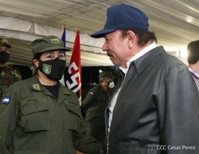 Desfile Pueblo-Ejército conmemorando 42 Años de Amor a la Patria