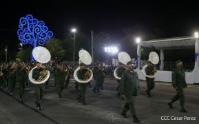Desfile Pueblo-Ejército conmemorando 42 Años de Amor a la Patria