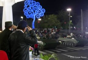 Desfile Pueblo-Ejército conmemorando 42 Años de Amor a la Patria
