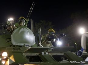 Desfile Pueblo-Ejército conmemorando 42 Años de Amor a la Patria