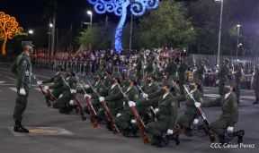 Desfile Pueblo-Ejército conmemorando 42 Años de Amor a la Patria