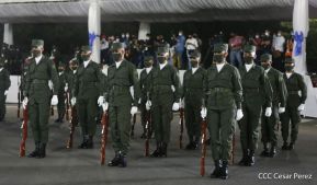 Desfile Pueblo-Ejército conmemorando 42 Años de Amor a la Patria