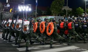 Desfile Pueblo-Ejército conmemorando 42 Años de Amor a la Patria
